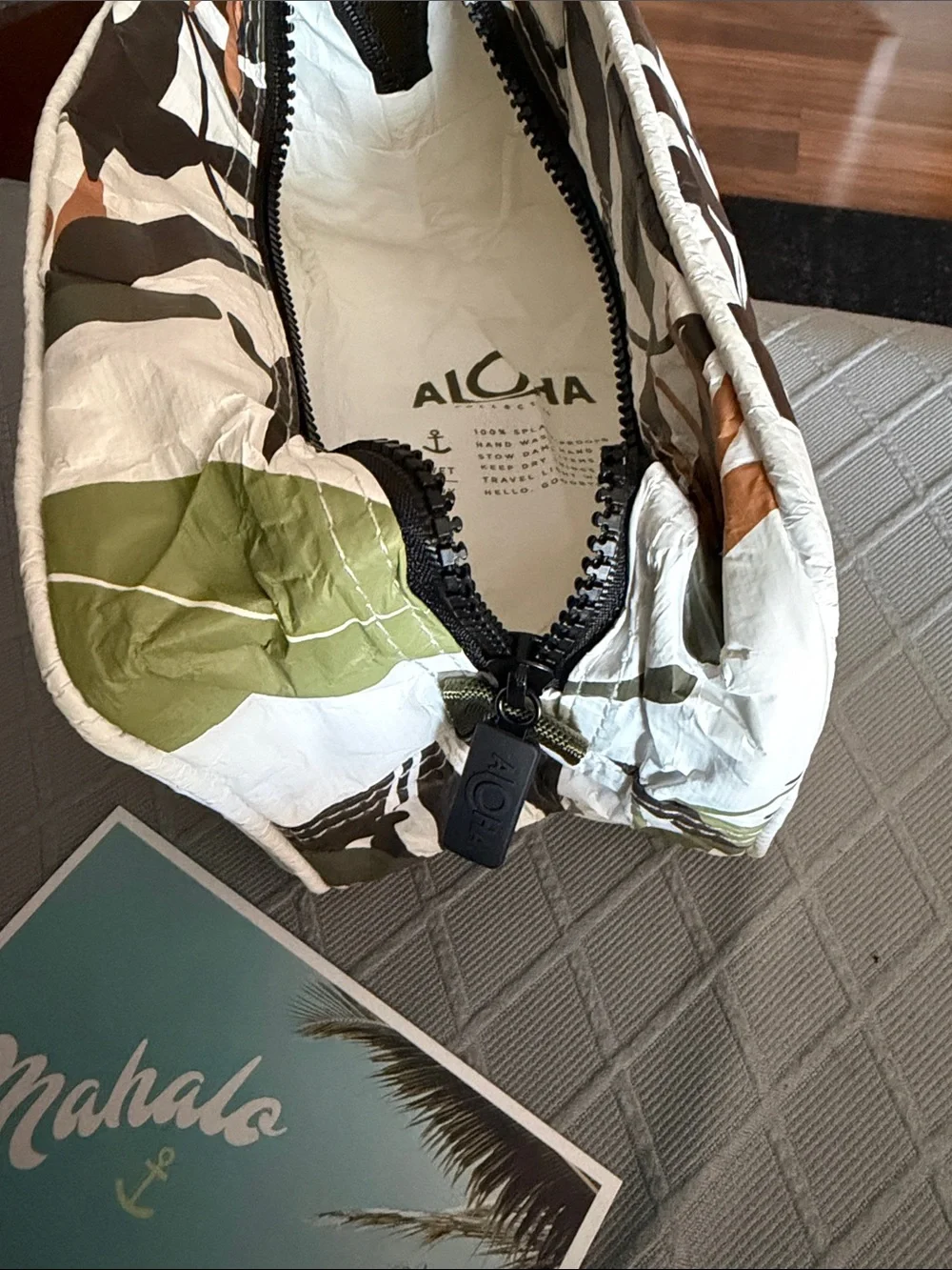 ALOHAS Green, Olive & White Tropical Print Wristlet Clutch